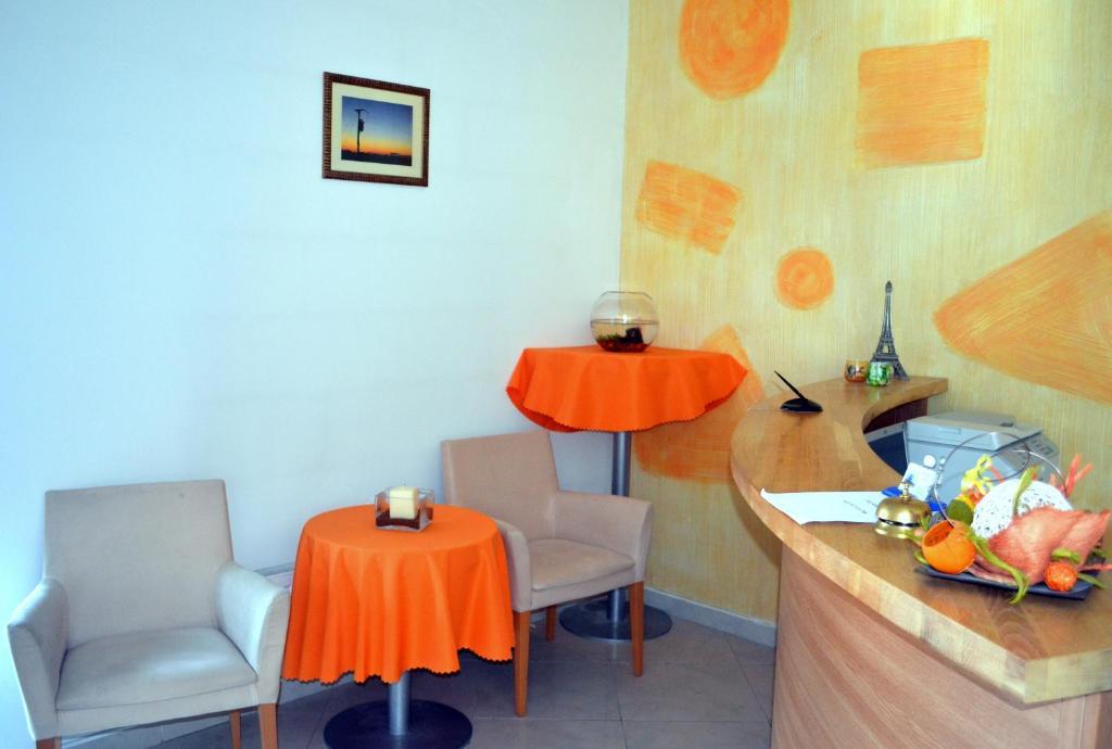 Trend Hotel Наместово Экстерьер фото