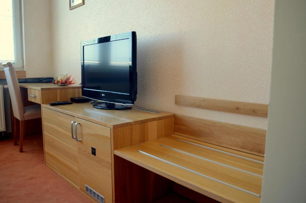 Trend Hotel Наместово Экстерьер фото